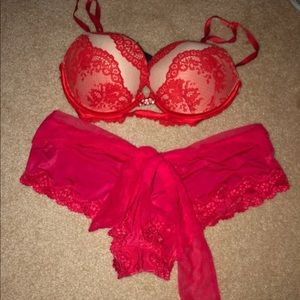 READ Victoria’s Secret Designer Collection Bra Set